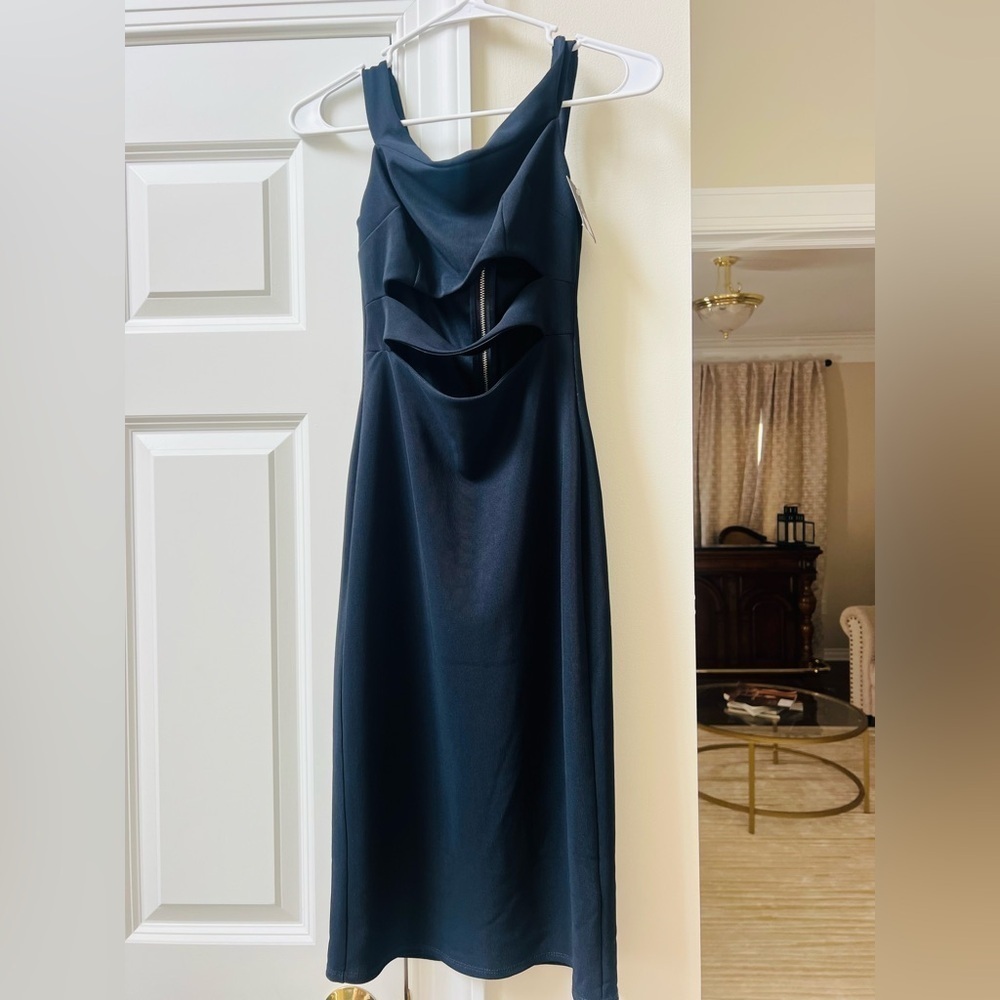 Nwt stunning Topshop size 6 Elegant Black Sleeveless Dress with cutouts